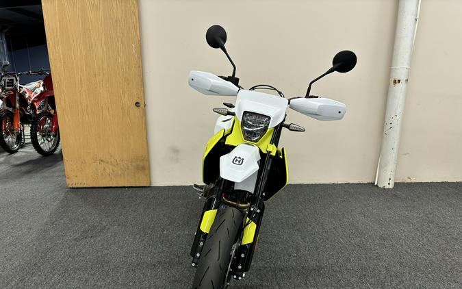 2026 Husqvarna Supermoto 701
