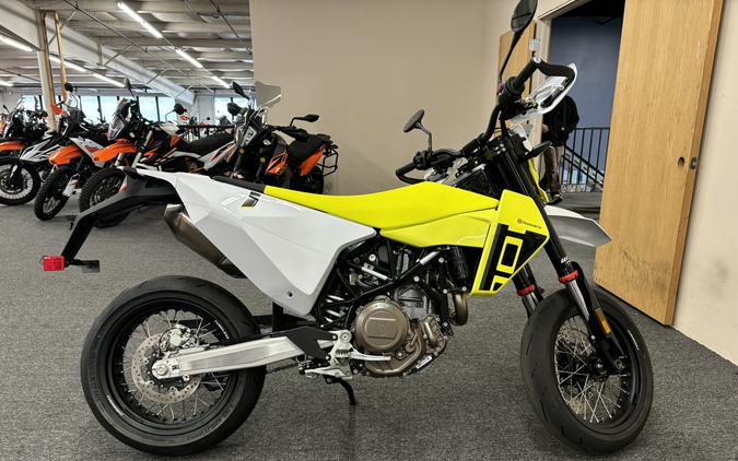 2026 Husqvarna Supermoto 701