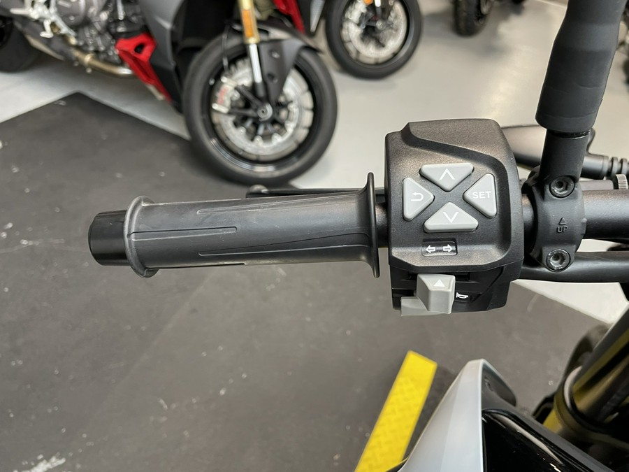 2023 KTM Duke 790