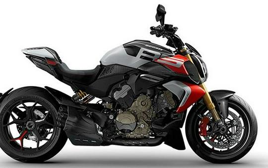 2027 Ducati Diavel V4 RS