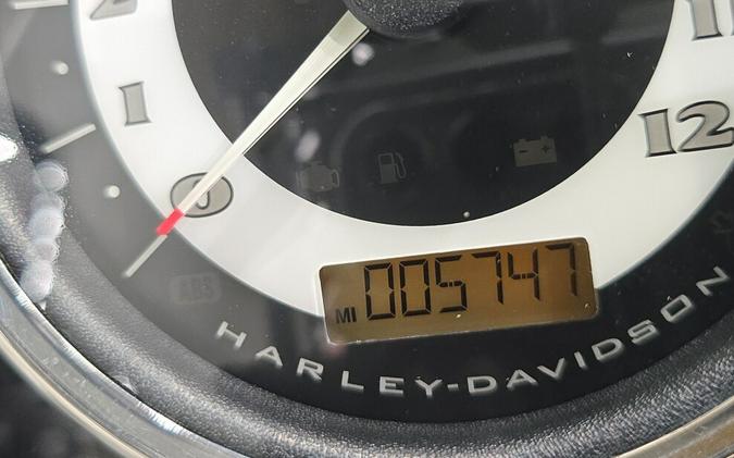 FLSTN 2016 Softail® Deluxe