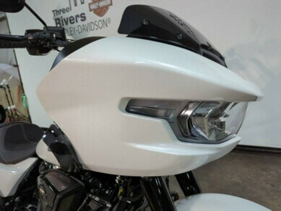 2024 Harley-Davidson® Road Glide® White Onyx Pearl – Black Finish