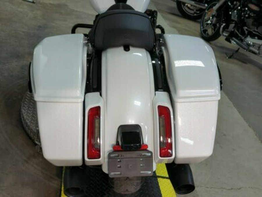 2024 Harley-Davidson® Road Glide® White Onyx Pearl – Black Finish