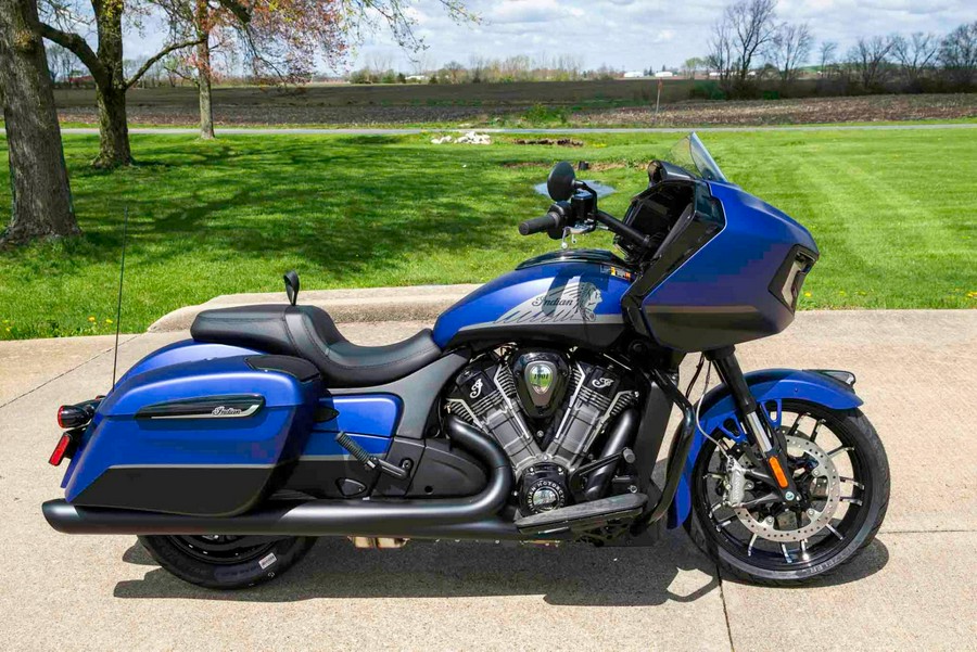 2024 Indian Motorcycle Challenger® Dark Horse® with PowerBand Audio Package