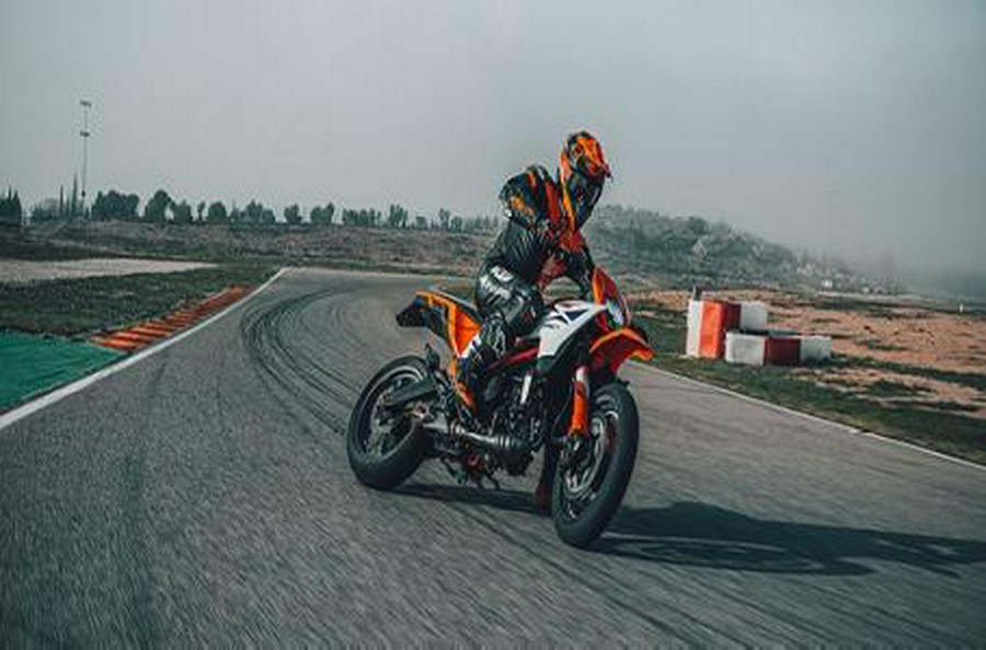 2026 KTM 390 SMC R