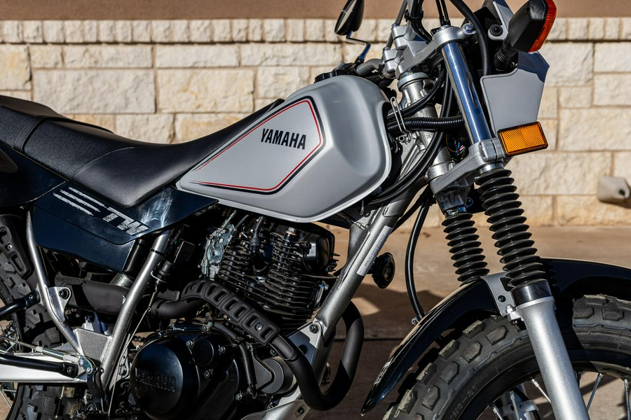 2027 YAMAHA TW200
