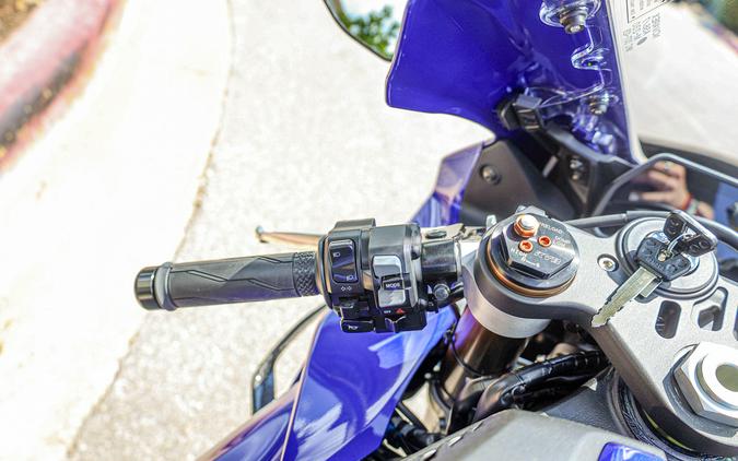 2026 YAMAHA YZF-R1