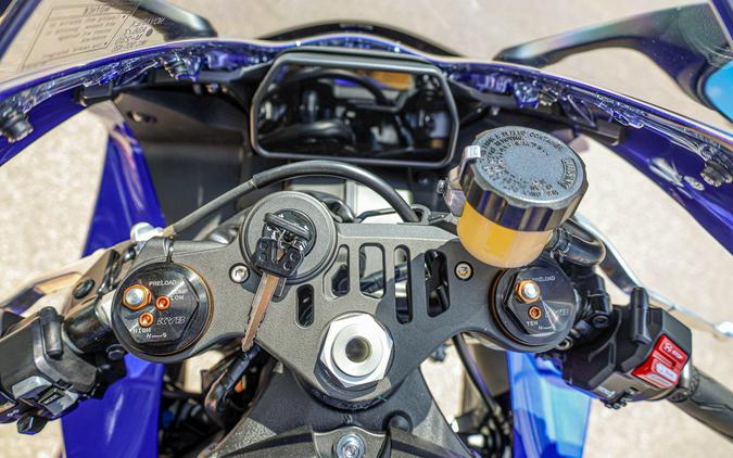 2026 YAMAHA YZF-R1