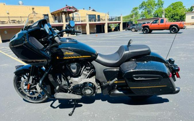 2026 Indian Motorcycle Challenger® Dark Horse® 112 with PowerBand Audio Package