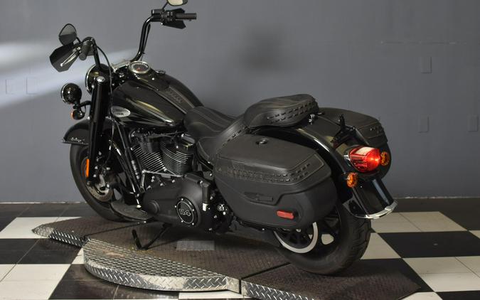 2022 Harley-Davidson Heritage Classic 114 Vivid Black (Black Finish w/Cast Wheels) FLHCS