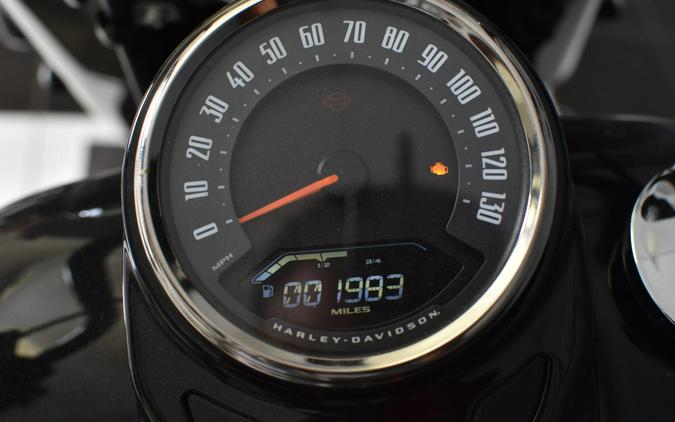 2022 Harley-Davidson Heritage Classic 114 Vivid Black (Black Finish w/Cast Wheels) FLHCS