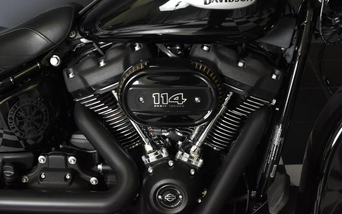 2022 Harley-Davidson Heritage Classic 114 Vivid Black (Black Finish w/Cast Wheels) FLHCS