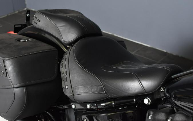2022 Harley-Davidson Heritage Classic 114 Vivid Black (Black Finish w/Cast Wheels) FLHCS