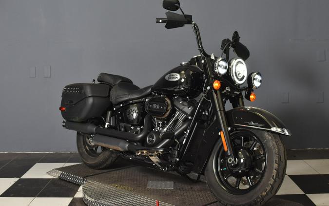 2022 Harley-Davidson Heritage Classic 114 Vivid Black (Black Finish w/Cast Wheels) FLHCS