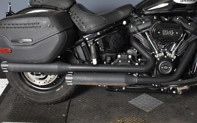 2022 Harley-Davidson Heritage Classic 114 Vivid Black (Black Finish w/Cast Wheels) FLHCS