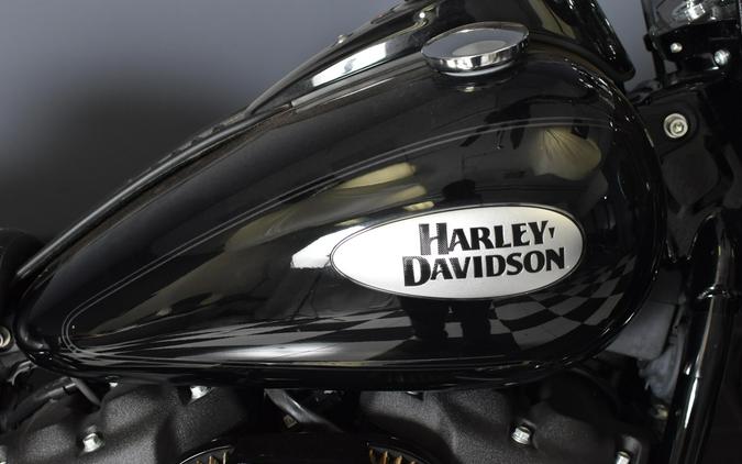2022 Harley-Davidson Heritage Classic 114 Vivid Black (Black Finish w/Cast Wheels) FLHCS