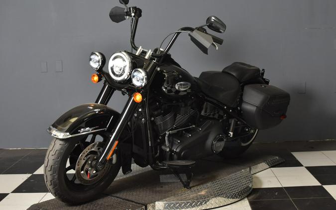 2022 Harley-Davidson Heritage Classic 114 Vivid Black (Black Finish w/Cast Wheels) FLHCS