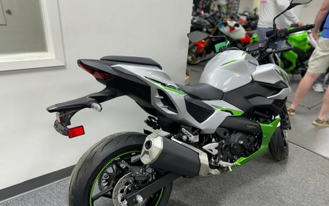 2024 Kawasaki Z7 Hybrid ABS