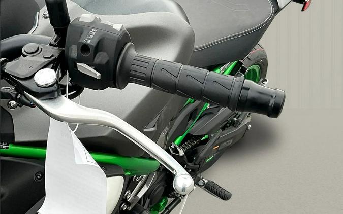 2026 Kawasaki Z900 SE ABS