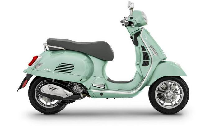 2023 Vespa GTS 300 Review [Scooter Testing in Italy]