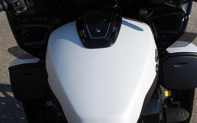 2024 Indian Motorcycle® Pursuit® Dark Horse® w/PowerBand Audio Pkg Icon Ghost White Metallic Smoke