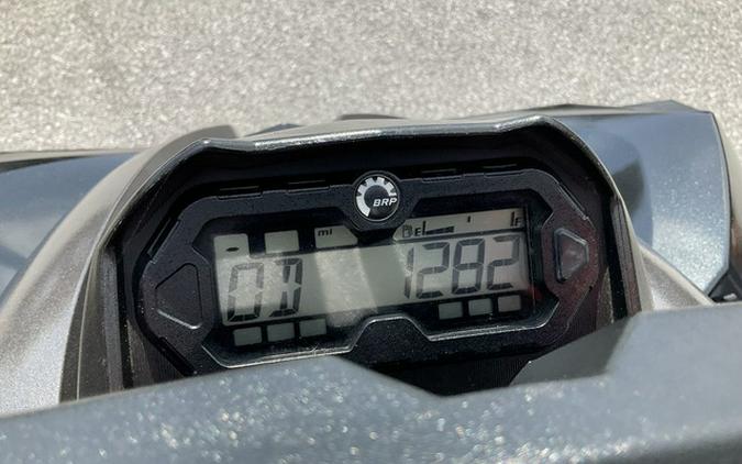 2020 Can-Am Renegade X Xc 1000R Carbon Black & Can-Am Red