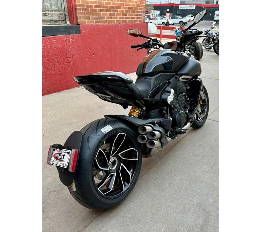 2024 Ducati Diavel V4 Black