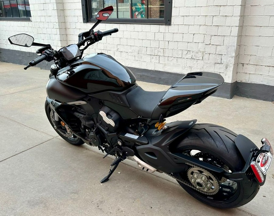 2024 Ducati Diavel V4 Black