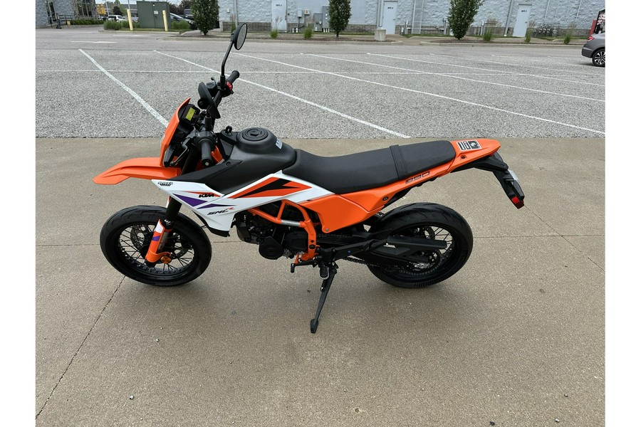 2025 KTM 390 SMC R