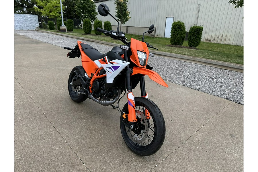 2025 KTM 390 SMC R