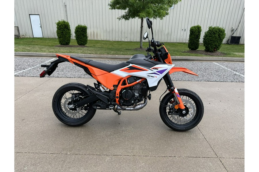 2025 KTM 390 SMC R