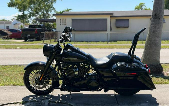 2017 Harley-Davidson FLHRXS Road King Special