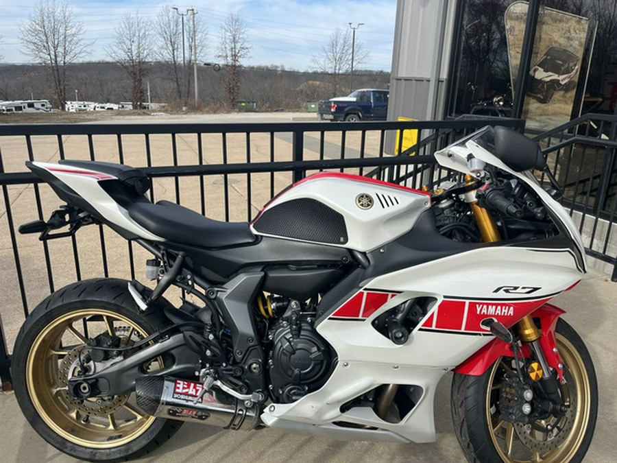 2022 Yamaha R7