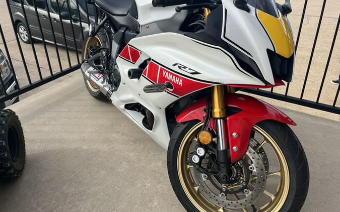 2022 Yamaha R7