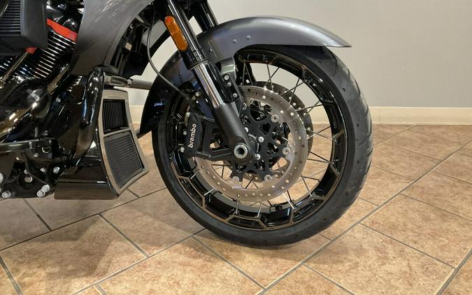 2025 Harley-Davidson® CVO™ FLTRXSE Road Glide® Raven Fade