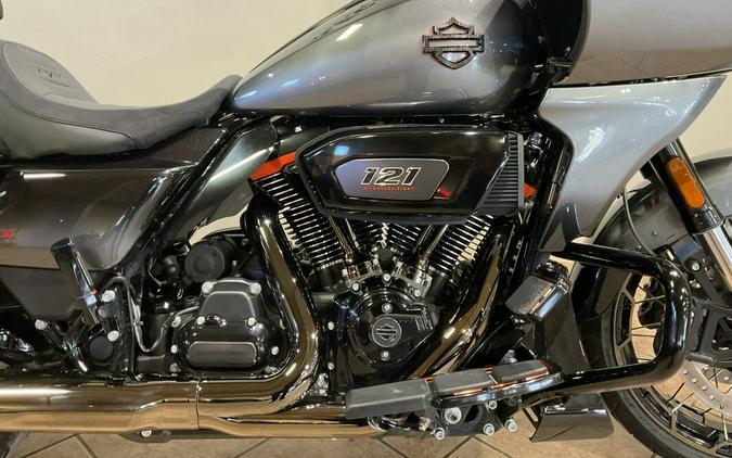 2025 Harley-Davidson® CVO™ FLTRXSE Road Glide® Raven Fade