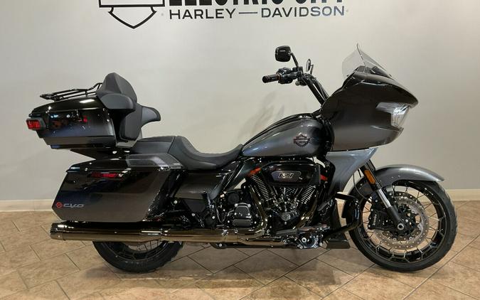 2025 Harley-Davidson® CVO™ FLTRXSE Road Glide® Raven Fade