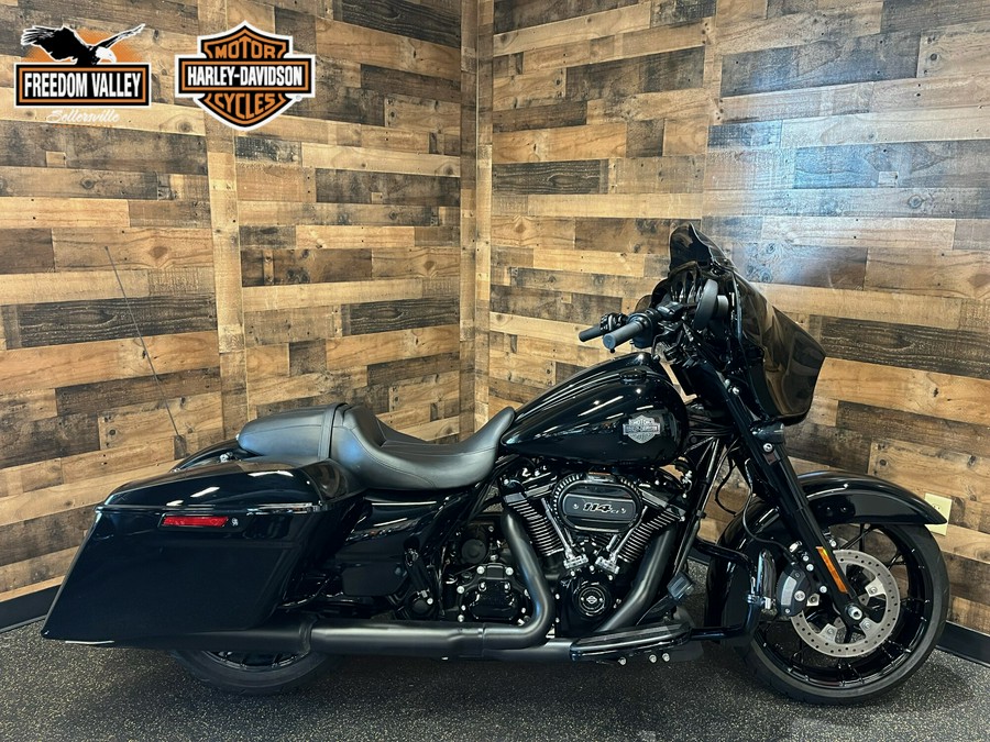 2022 Harley-Davidson® Street Glide® Special Vivid Black FLHXS