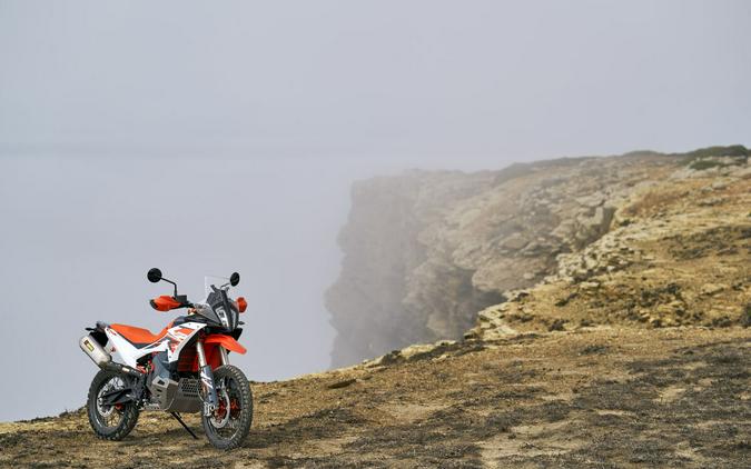 2025 KTM Adventure 890 R