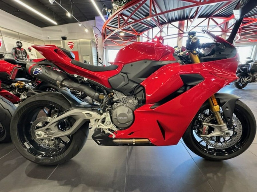 2025 Ducati Panigale V2 S Demo