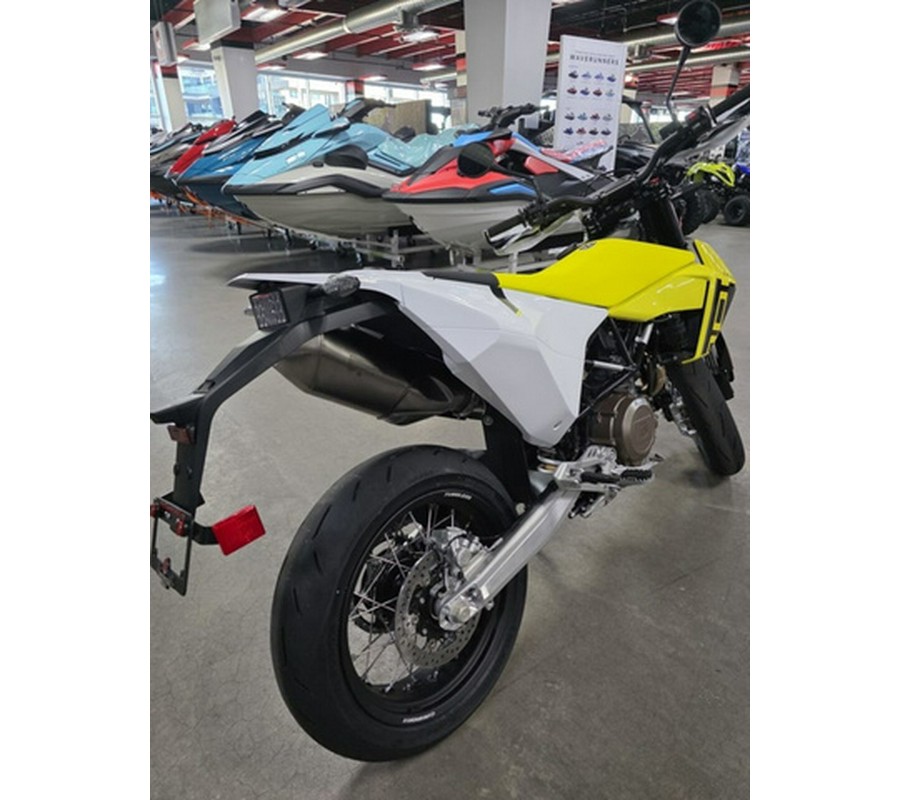 2026 Husqvarna Supermoto 701