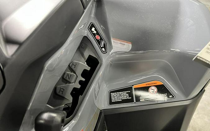 2027 Can-Am® Outlander X mr 1000R Granite Grey