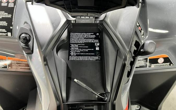 2027 Can-Am® Outlander X mr 1000R Granite Grey
