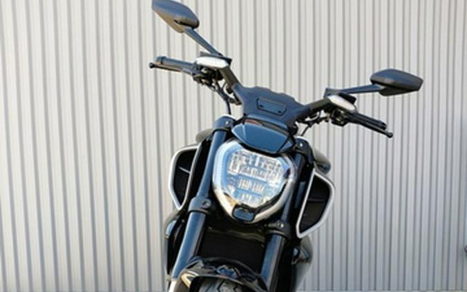 2025 Ducati Diavel V4 Thrilling Black
