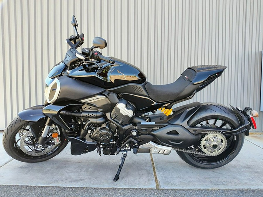 2025 Ducati Diavel V4 Thrilling Black