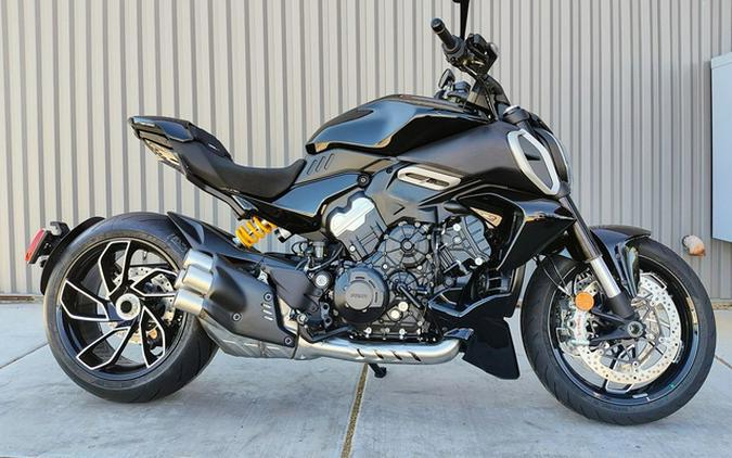 2025 Ducati Diavel V4 Thrilling Black
