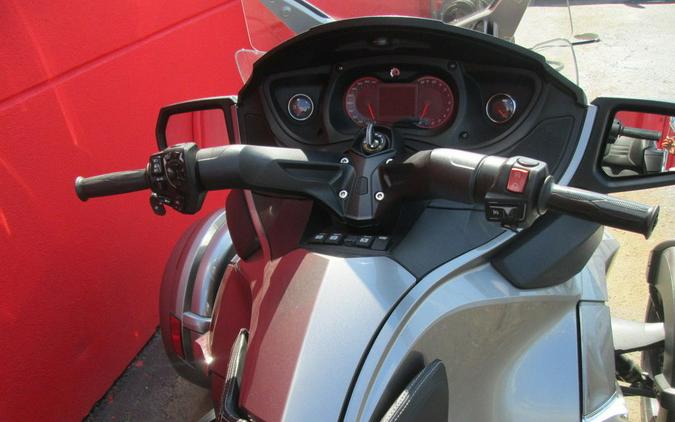 2013 Can-Am® Spyder® RT-S SE5