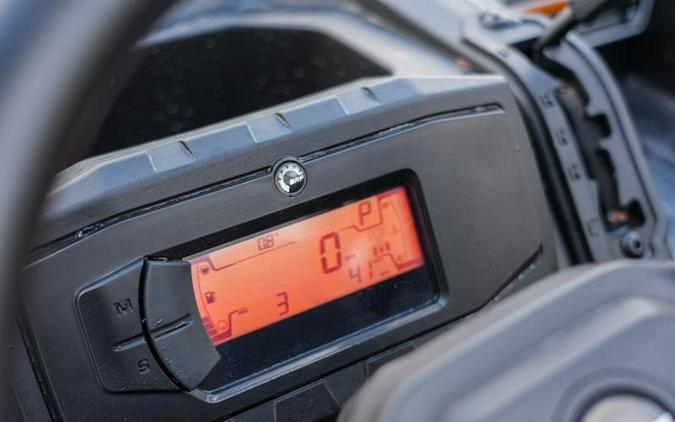 2025 Can-Am® Defender MAX HD7