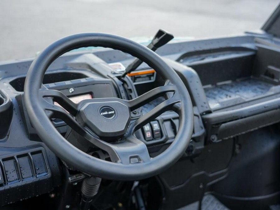 2025 Can-Am® Defender MAX HD7