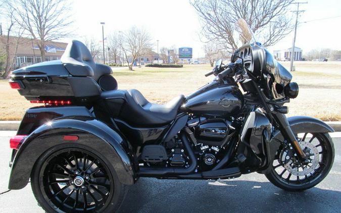 2025 Harley-Davidson FLHTCUTG - Tri Glide Ultra